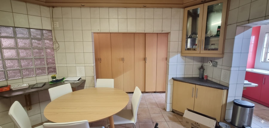 To Let commercial Property for Rent in Grassy Park Western Cape